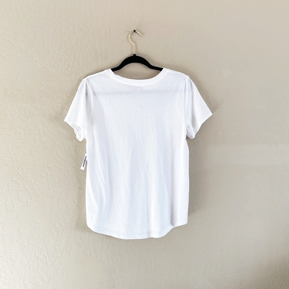 🌿Final‎ Sale 
Old Navy Tshirt - Picture 4 of 4